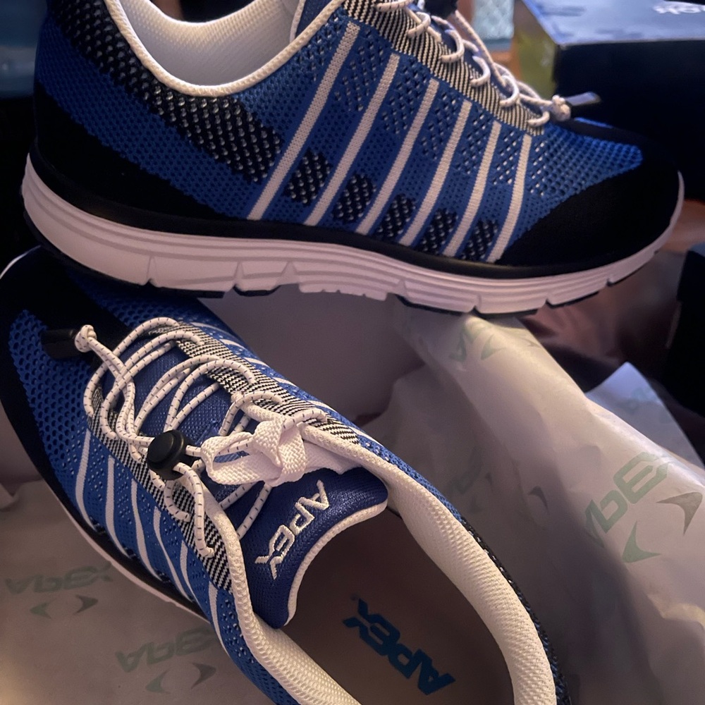 🆕Apex🆕men’s running shoes 👟 brand new in the box
